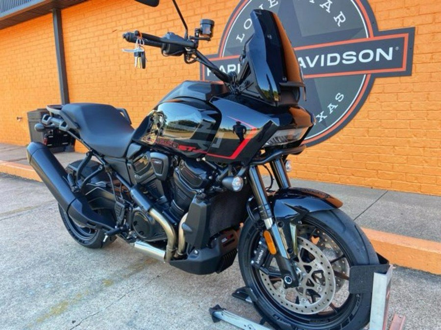 2025 Harley-Davidson® RA1250ST - Pan America® 1250 ST
