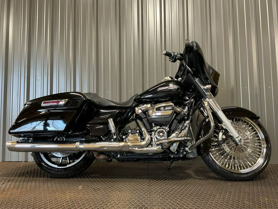 2022 Harley-Davidson Street Glide Base