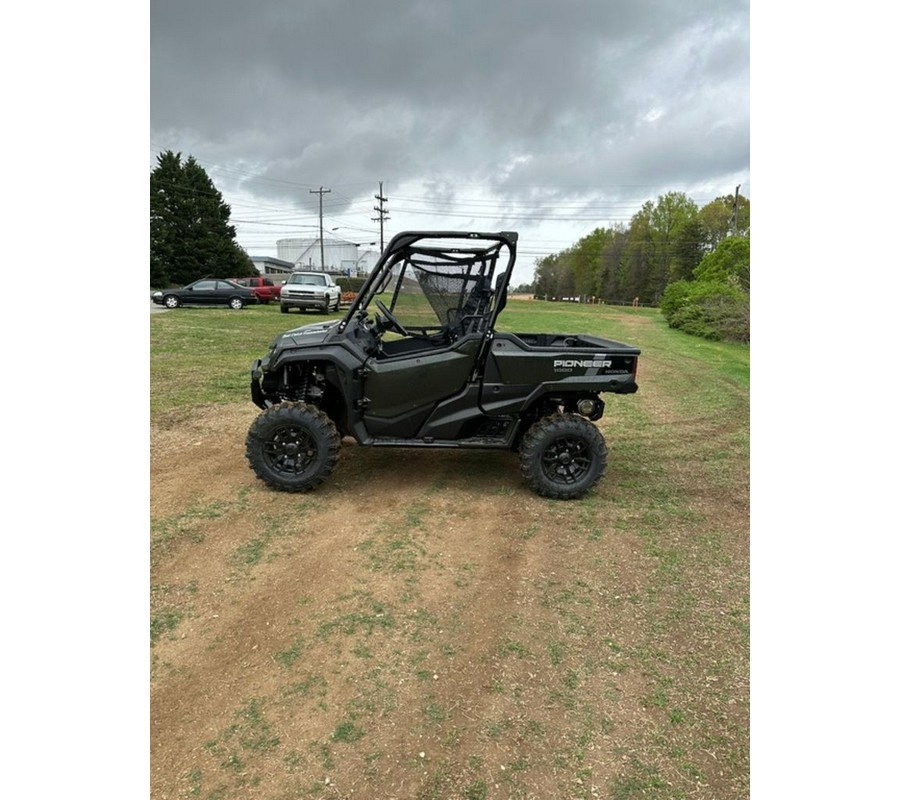 2025 Honda Pioneer 1000 Deluxe