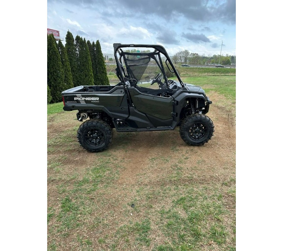 2025 Honda Pioneer 1000 Deluxe