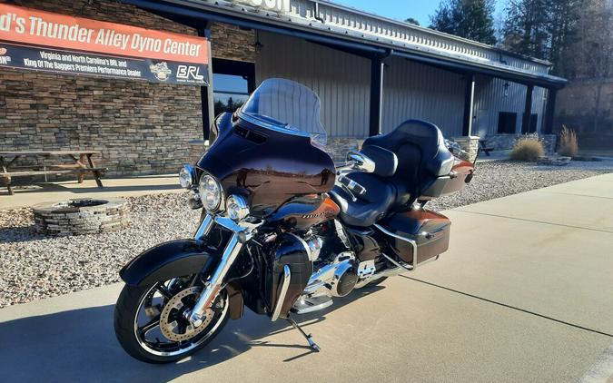 2019 Harley-Davidson® CVO™ Limited Auburn Sunglo & Black Hole with Rich Bourbon