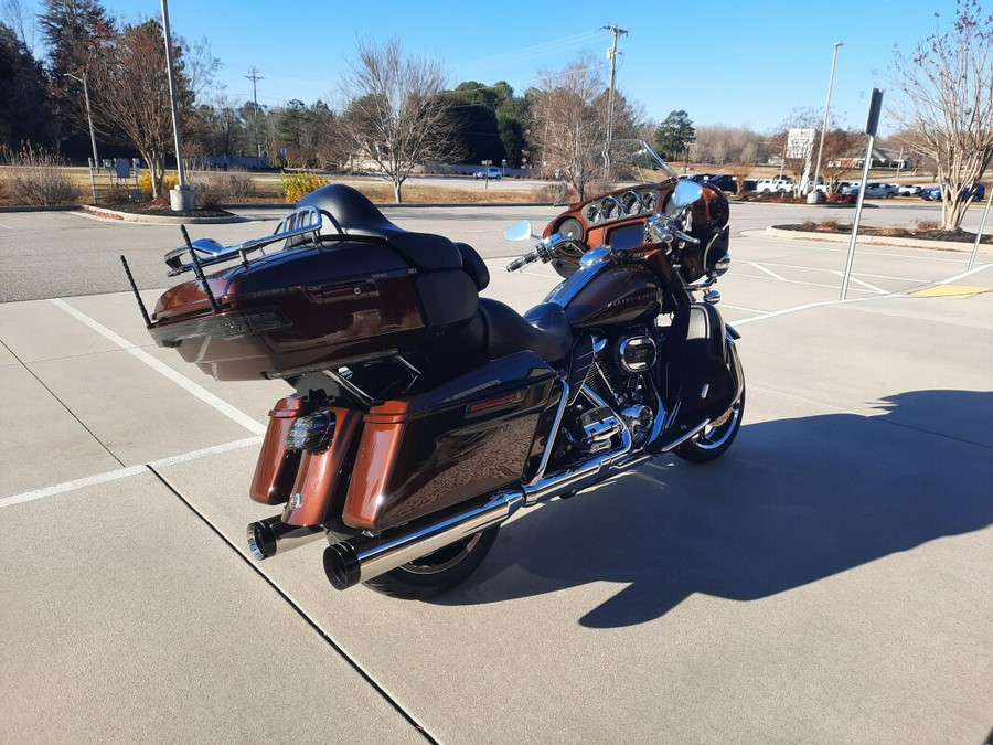 2019 Harley-Davidson® CVO™ Limited Auburn Sunglo & Black Hole with Rich Bourbon