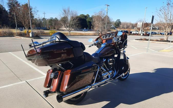 2019 Harley-Davidson® CVO™ Limited Auburn Sunglo & Black Hole with Rich Bourbon