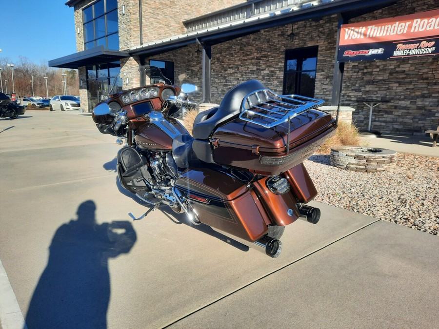2019 Harley-Davidson® CVO™ Limited Auburn Sunglo & Black Hole with Rich Bourbon