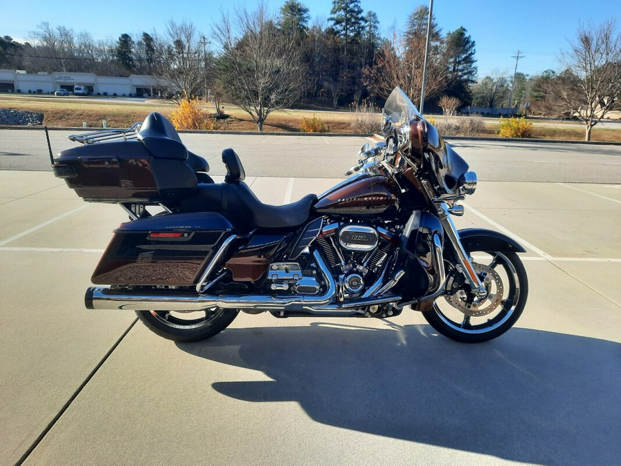 2019 Harley-Davidson® CVO™ Limited Auburn Sunglo & Black Hole with Rich Bourbon