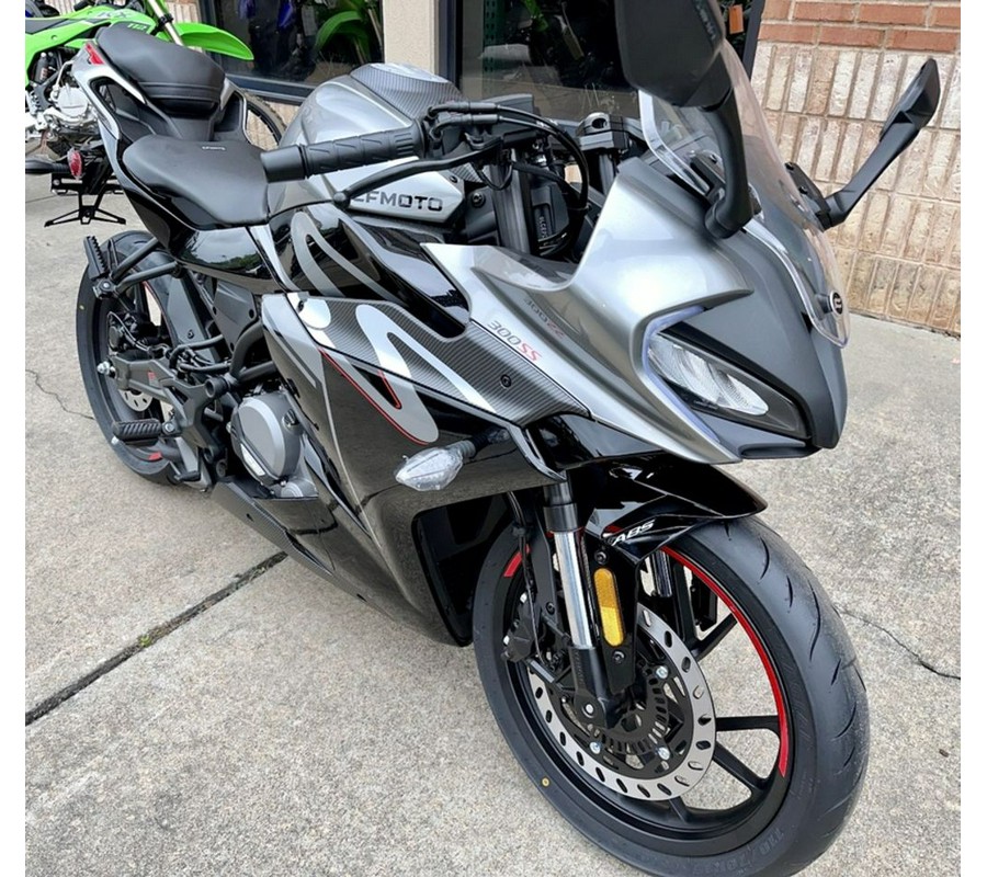 2023 CFMoto 300SS