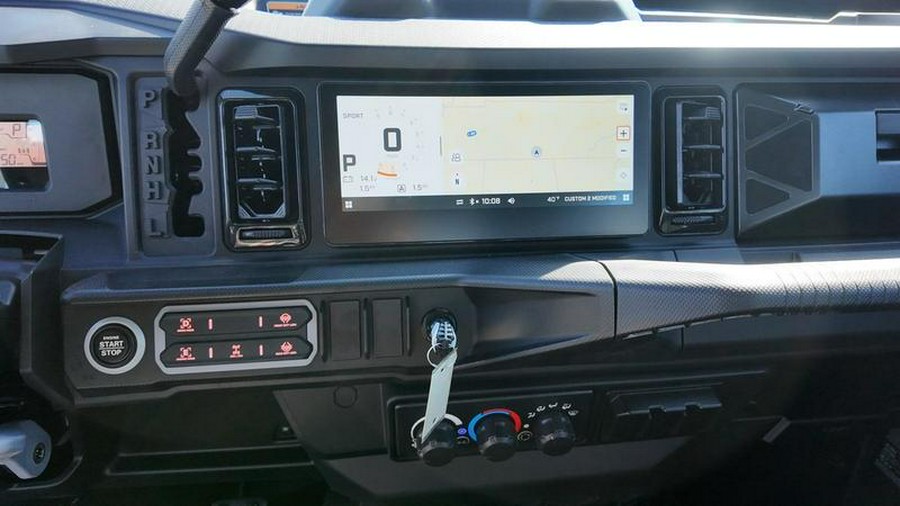 2026 Can-Am® Defender MAX XT CAB HD11 With 10.25 in.display