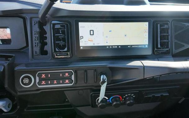 2026 Can-Am® Defender MAX XT CAB HD11 With 10.25 in.display