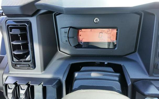 2026 Can-Am® Defender MAX XT CAB HD11 With 10.25 in.display