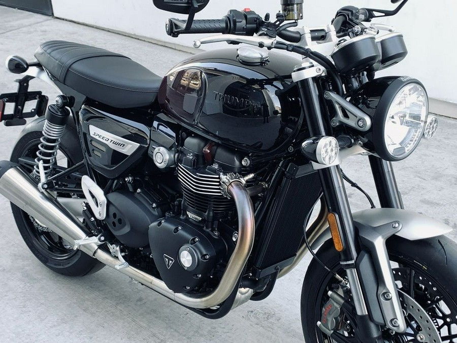 2024 Triumph Speed Twin 1200 Stealth Edition