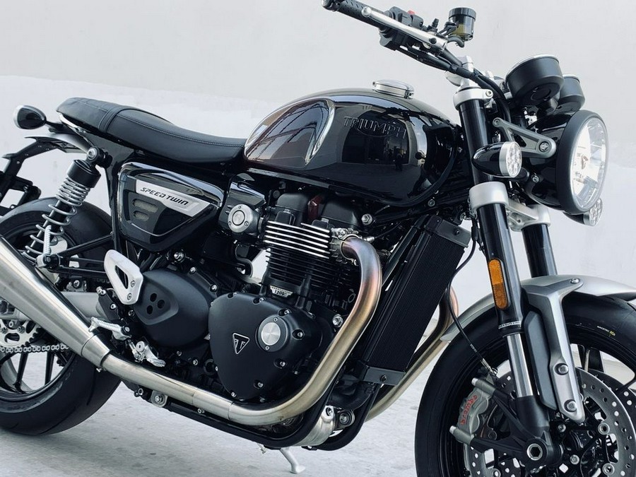 2024 Triumph Speed Twin 1200 Stealth Edition