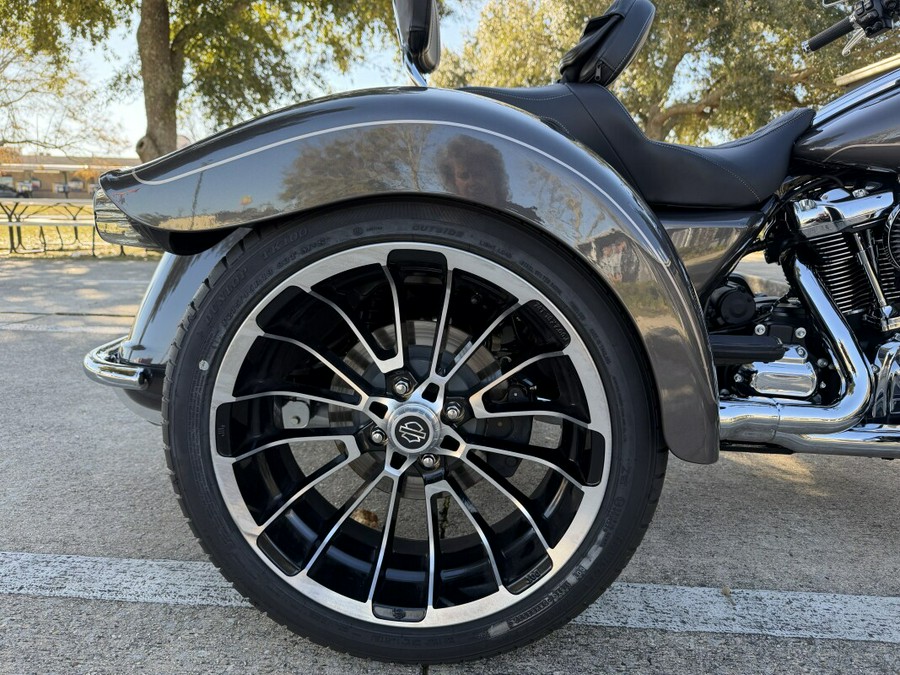 FLTRT 2023 Road Glide® 3