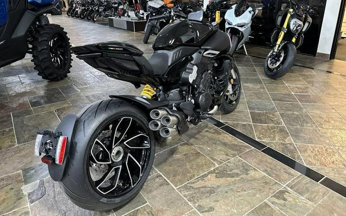 2024 Ducati Diavel V4 Black