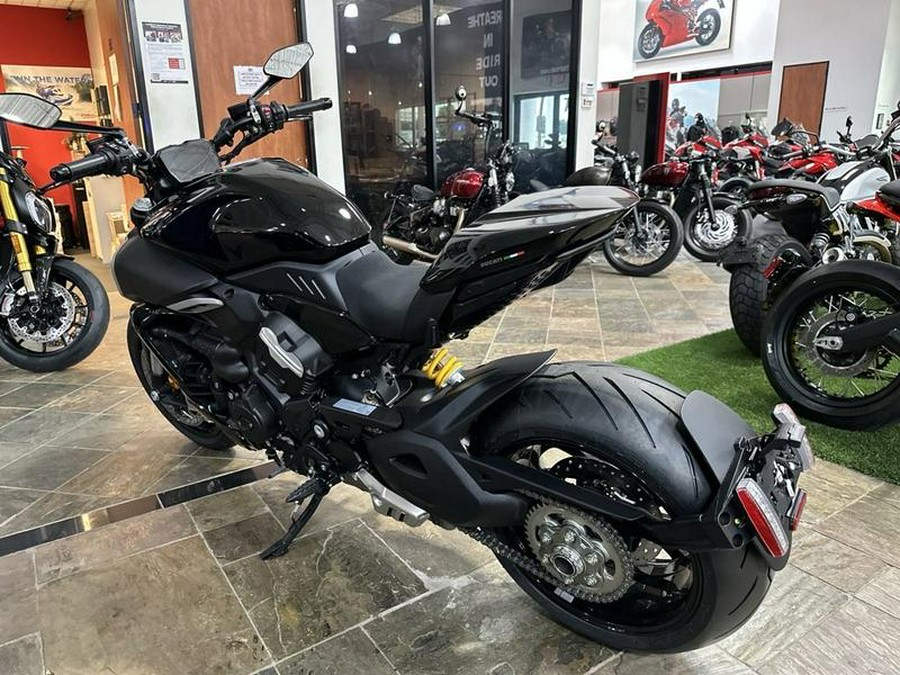 2024 Ducati Diavel V4 Black