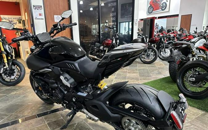 2024 Ducati Diavel V4 Black