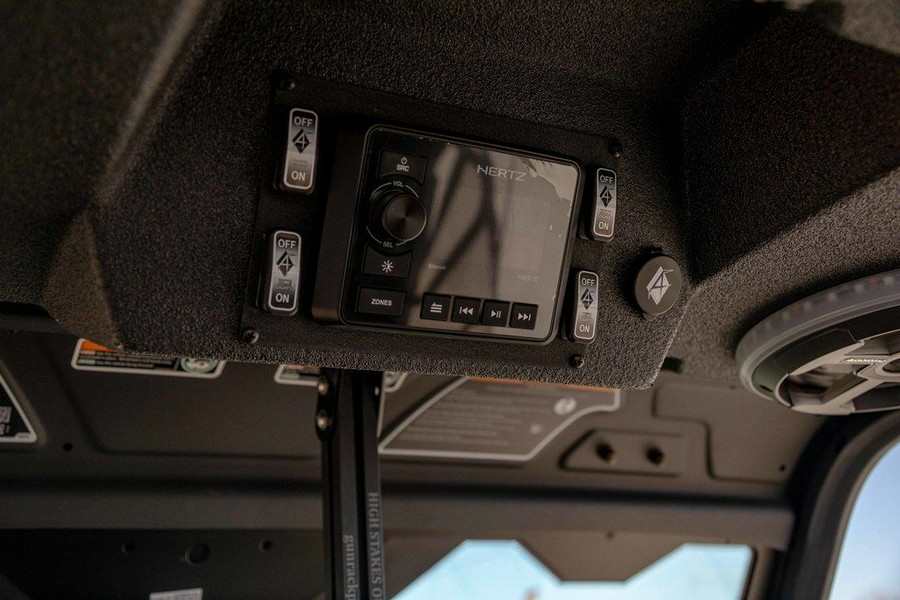 2025 Can-Am Defender MAX XT HD10