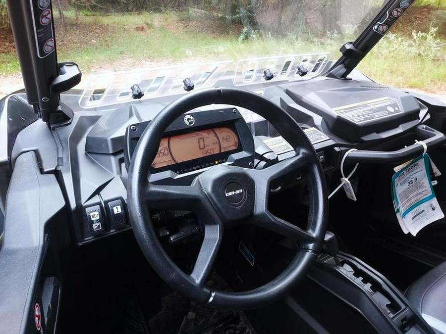 2025 Can-Am® Commander MAX XT 700
