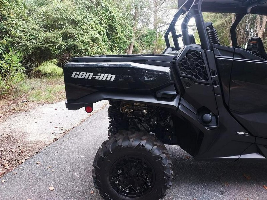 2025 Can-Am® Commander MAX XT 700