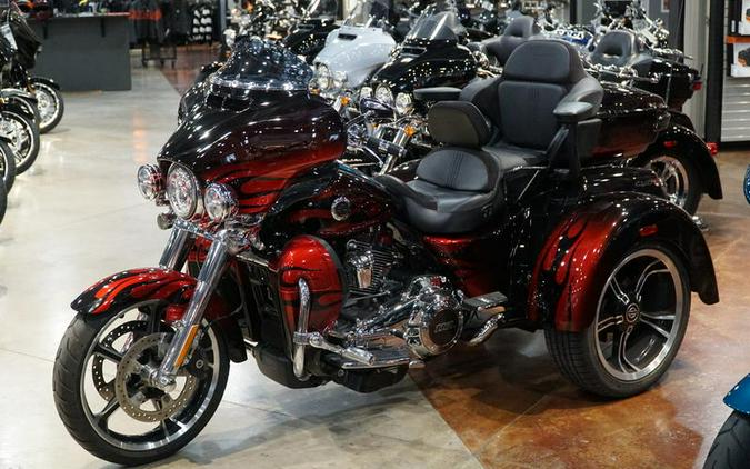 2022 Harley-Davidson® FLHTCUTGSE - CVO™ Tri Glide®
