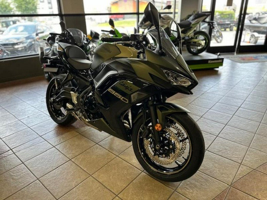 2024 Kawasaki Ninja® 650 Metallic Covert Green/Metallic Spark Black