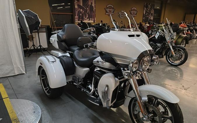 FLHTCUTGSE 2020 CVO Tri Glide