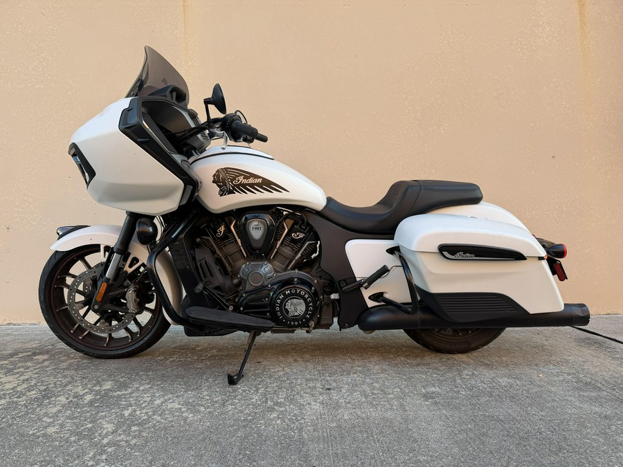 2020 Indian Motorcycle CHALLENGER DARK HORSE