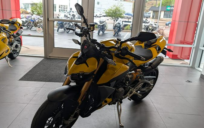 2026 Ducati Streetfighter V2 YELLOW