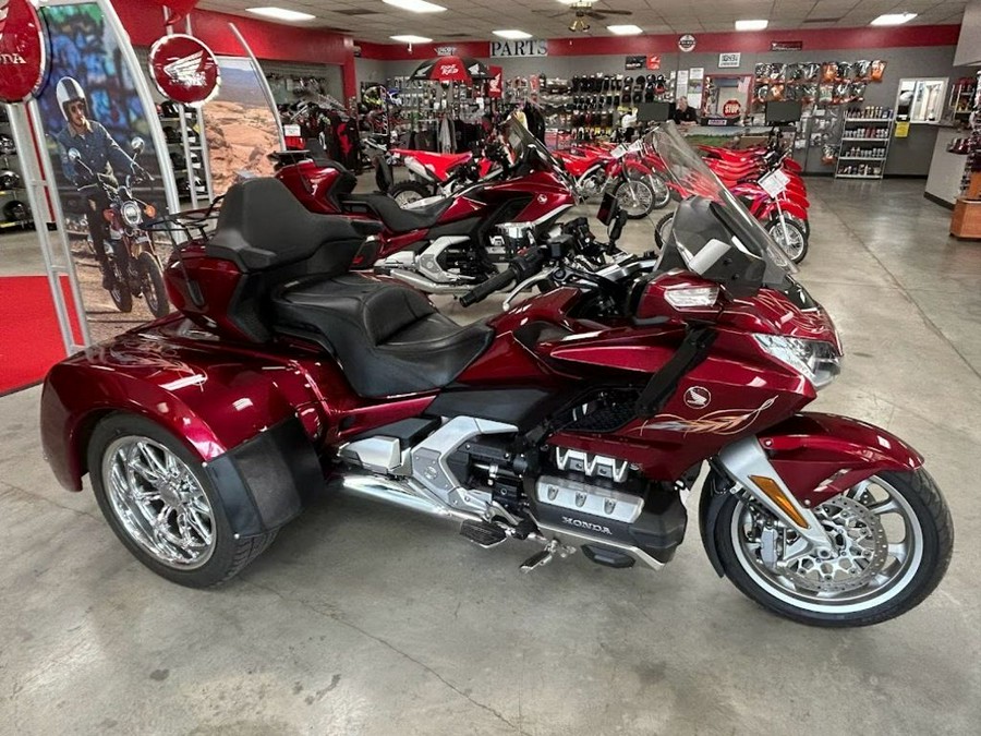 2018 Honda® Gold Wing Tour Automatic DCT Candy Ardent Red with Motor