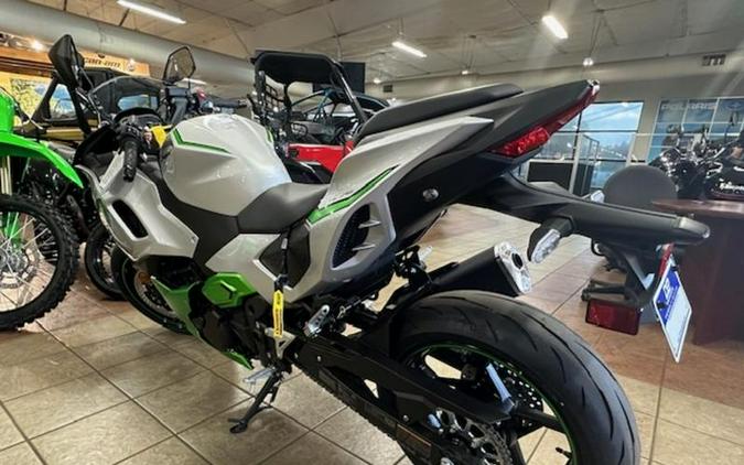 2024 Kawasaki Ninja® 7 Hybrid ABS