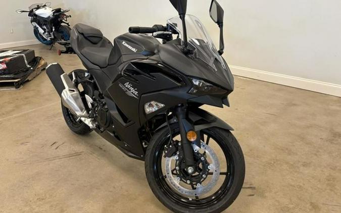 2026 Kawasaki Ninja 500 Metallic Flat Spark Black
