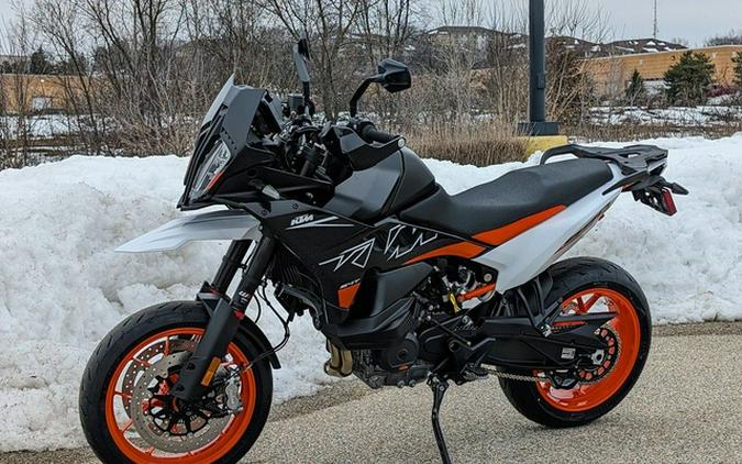 2024 KTM SMT 890