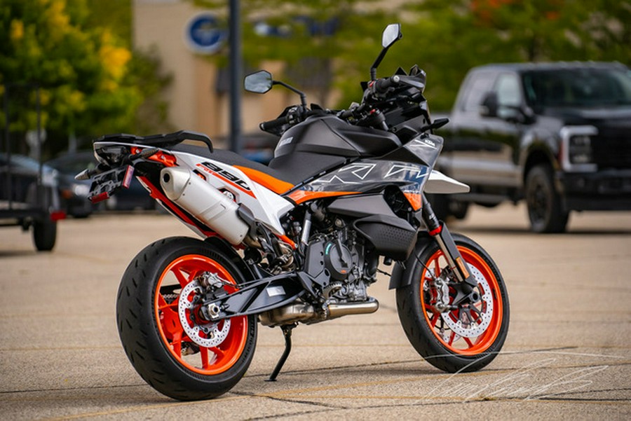 2024 KTM SMT 890