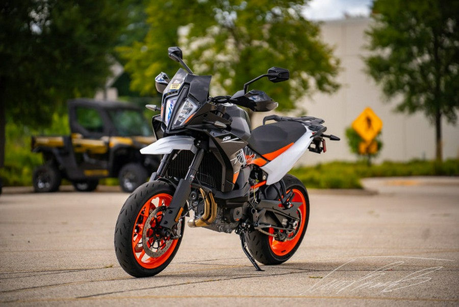 2024 KTM SMT 890