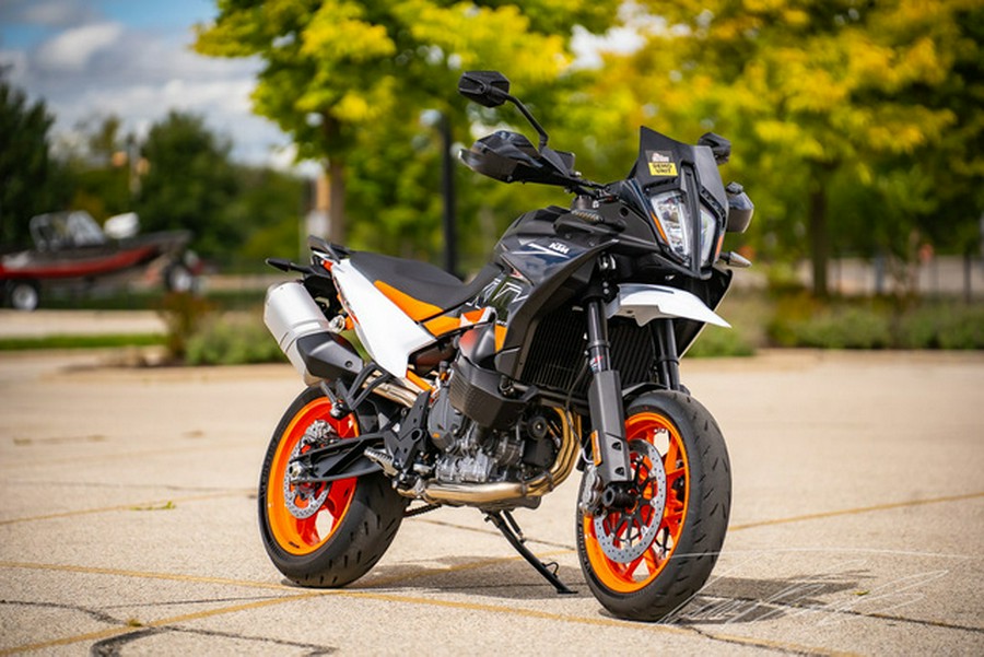 2024 KTM SMT 890