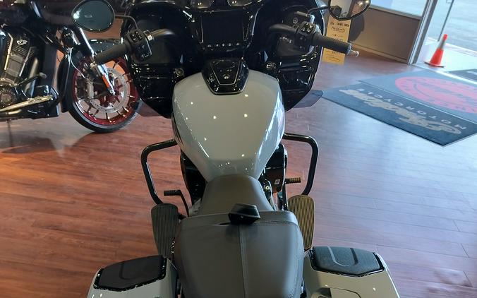 2024 Indian Motorcycle CHALLENGER DARKHORSE ICON W/ POWERBAND AUDIO