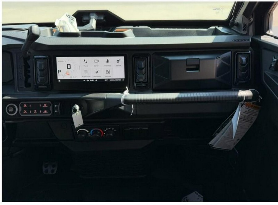 2026 Can-Am® Defender MAX XT CAB HD11 With 10.25 in.display