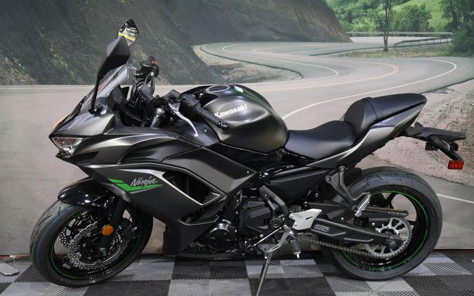 2024 Kawasaki Ninja® 650 Metallic Matte Graphenesteel Gray/Ebony