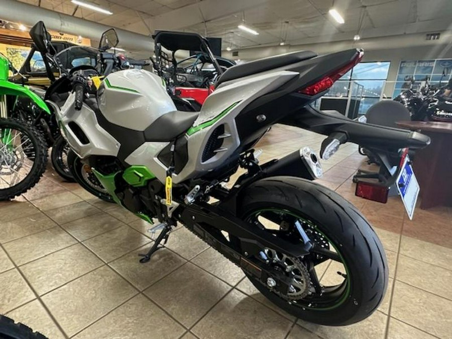 2024 Kawasaki Z7 Hybrid ABS