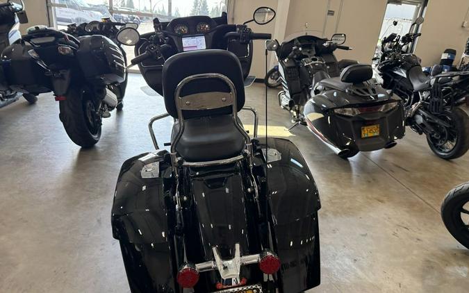 2023 Indian Motorcycle® Challenger® Titanium Smoke