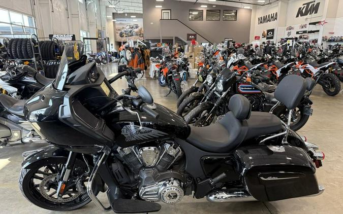 2023 Indian Motorcycle® Challenger® Titanium Smoke