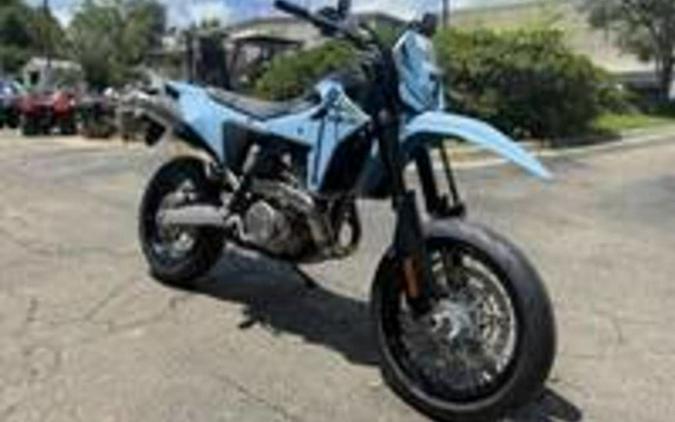 2025 Suzuki DR-Z 4SM