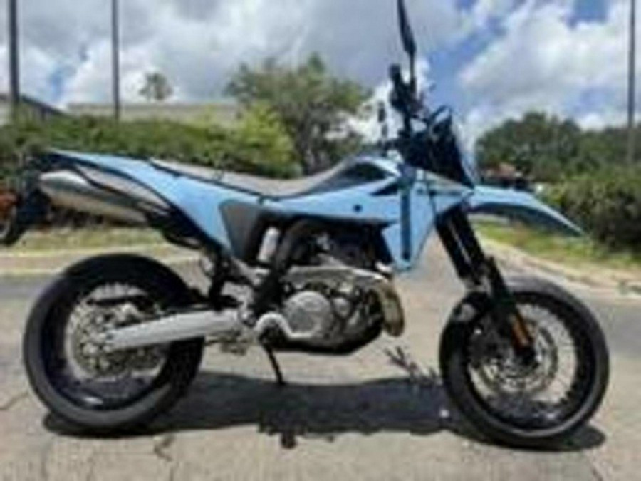 2025 Suzuki DR-Z 4SM