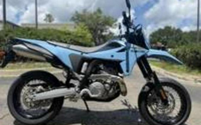 2025 Suzuki DR-Z 4SM