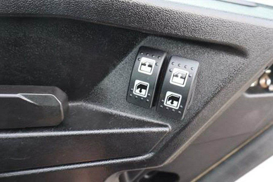 2022 Can-Am Defender Max Limited CAB HD10