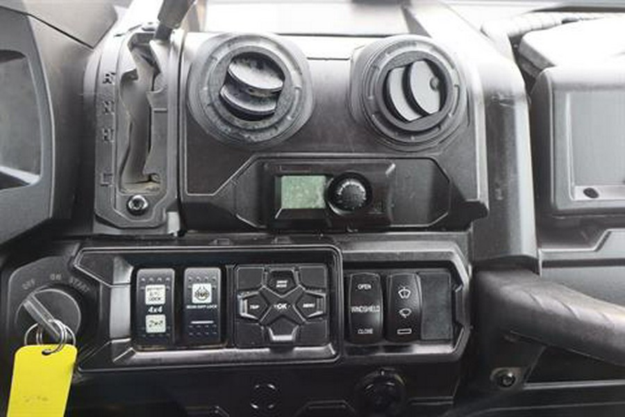 2022 Can-Am Defender Max Limited CAB HD10