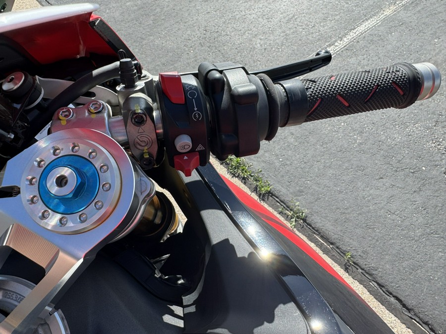 2024 Ducati Panigale V2 Bayliss Red / White / Green
