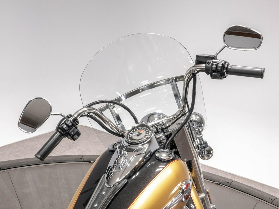 2017 HARLEY-DAVIDSON FLSTC HERITAGE CLASSIC in Black Hills Gold/ Black Quartz