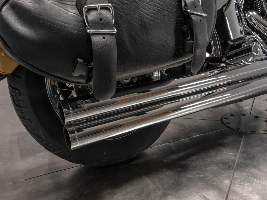 2017 HARLEY-DAVIDSON FLSTC HERITAGE CLASSIC in Black Hills Gold/ Black Quartz