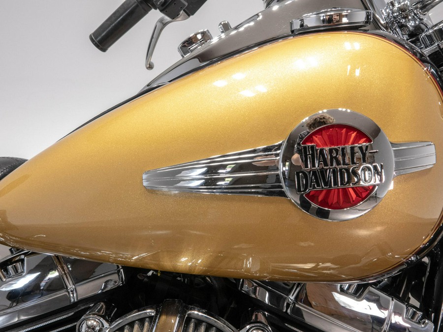 2017 HARLEY-DAVIDSON FLSTC HERITAGE CLASSIC in Black Hills Gold/ Black Quartz