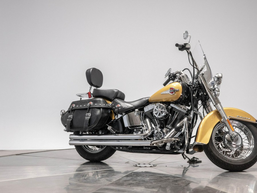 2017 HARLEY-DAVIDSON FLSTC HERITAGE CLASSIC in Black Hills Gold/ Black Quartz